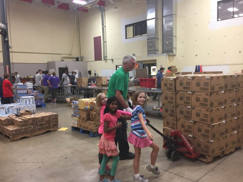 Students help out in the Saint Louis Area Food Bank
