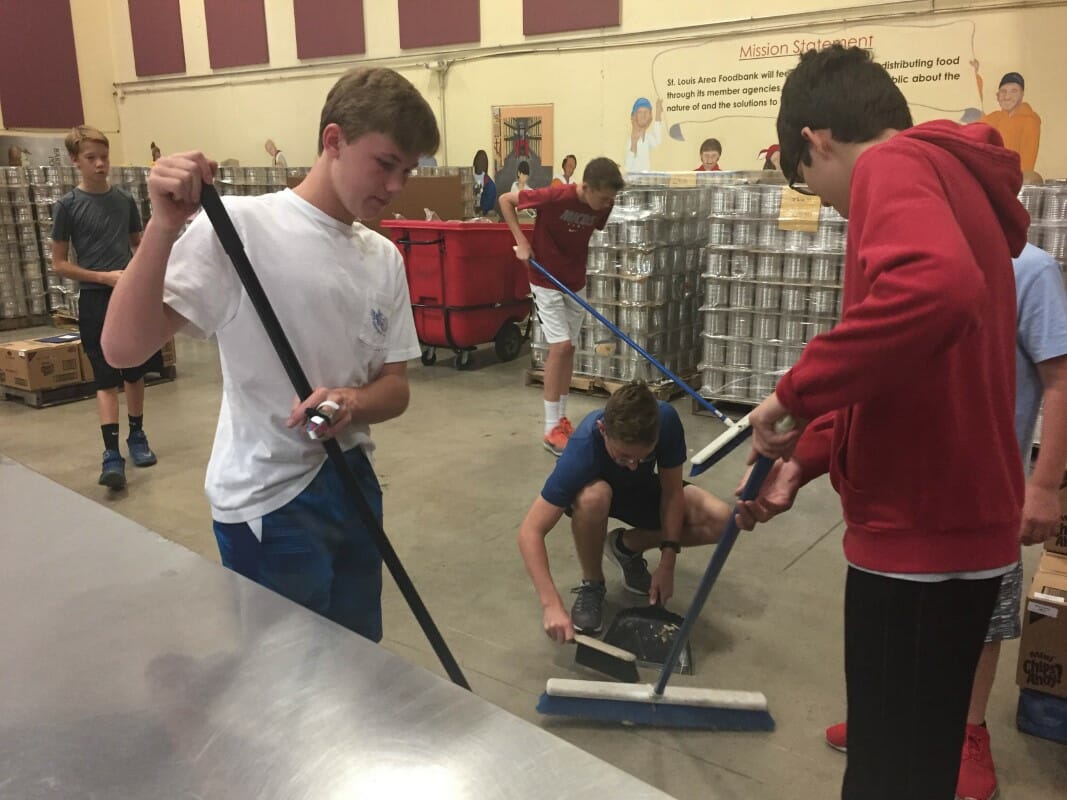 Students help out in the Saint Louis Area Food Bank