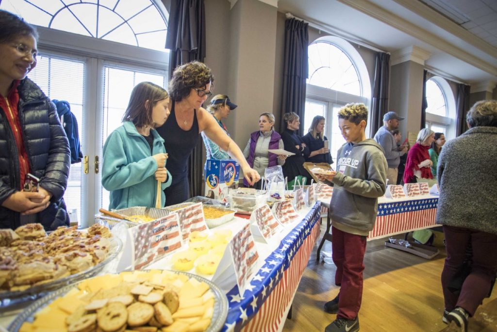 3rd Graders showcase their states in Taste of the USA