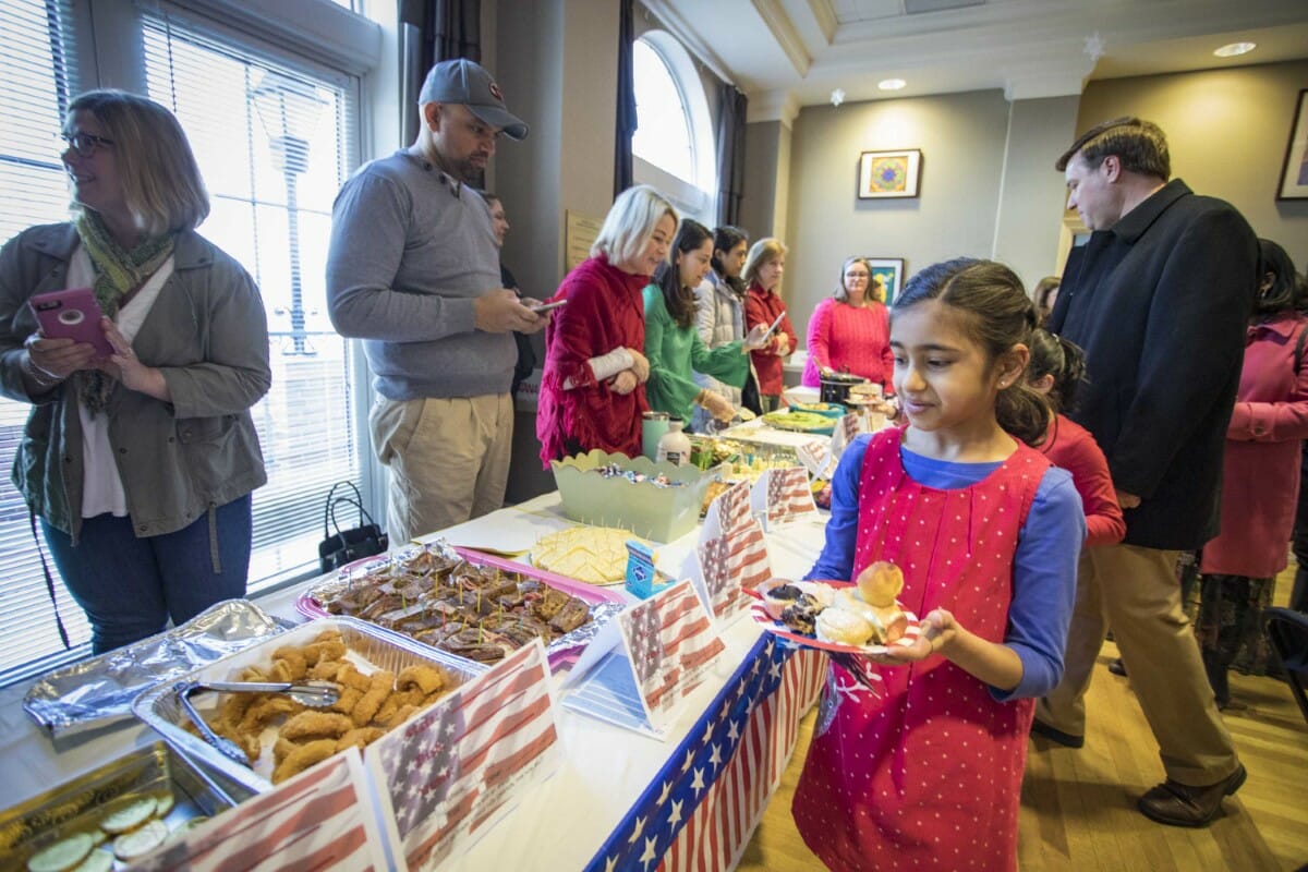 3rd Graders showcase their states in Taste of the USA