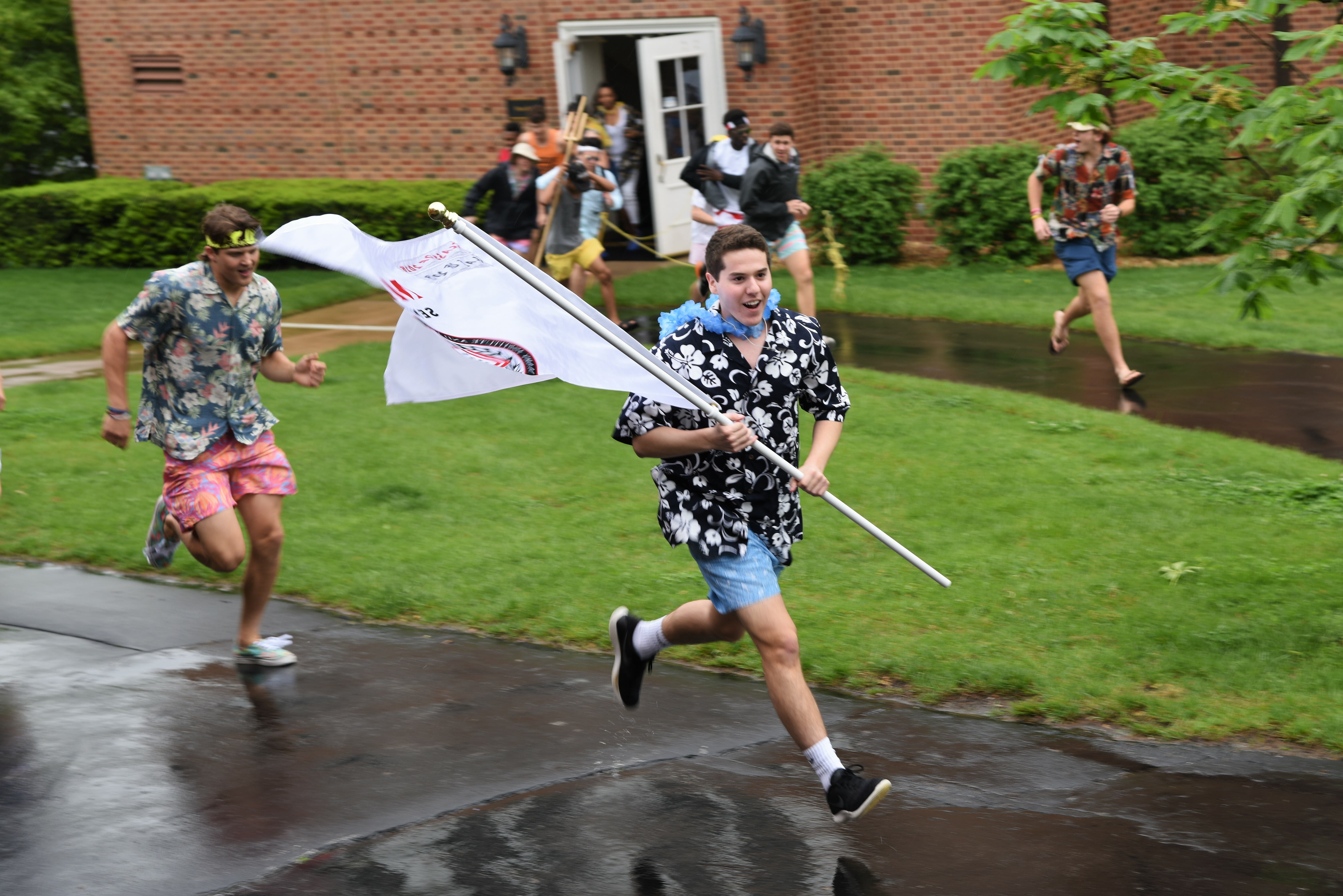 MICDS Class of 2019 took a final tour of campus as students on their last day, and were celebrated by faculty, staff and their younger classmates.